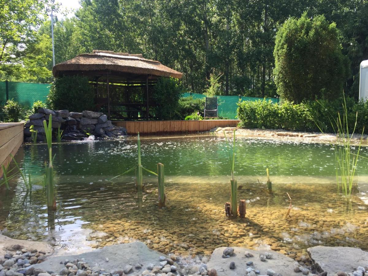 Oeko Kemping Es Glamping Tiszadada 外观 照片