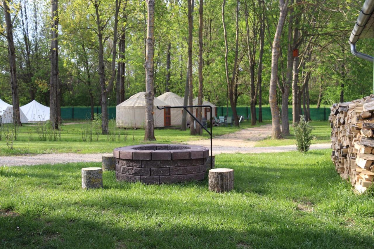Oeko Kemping Es Glamping Tiszadada 外观 照片
