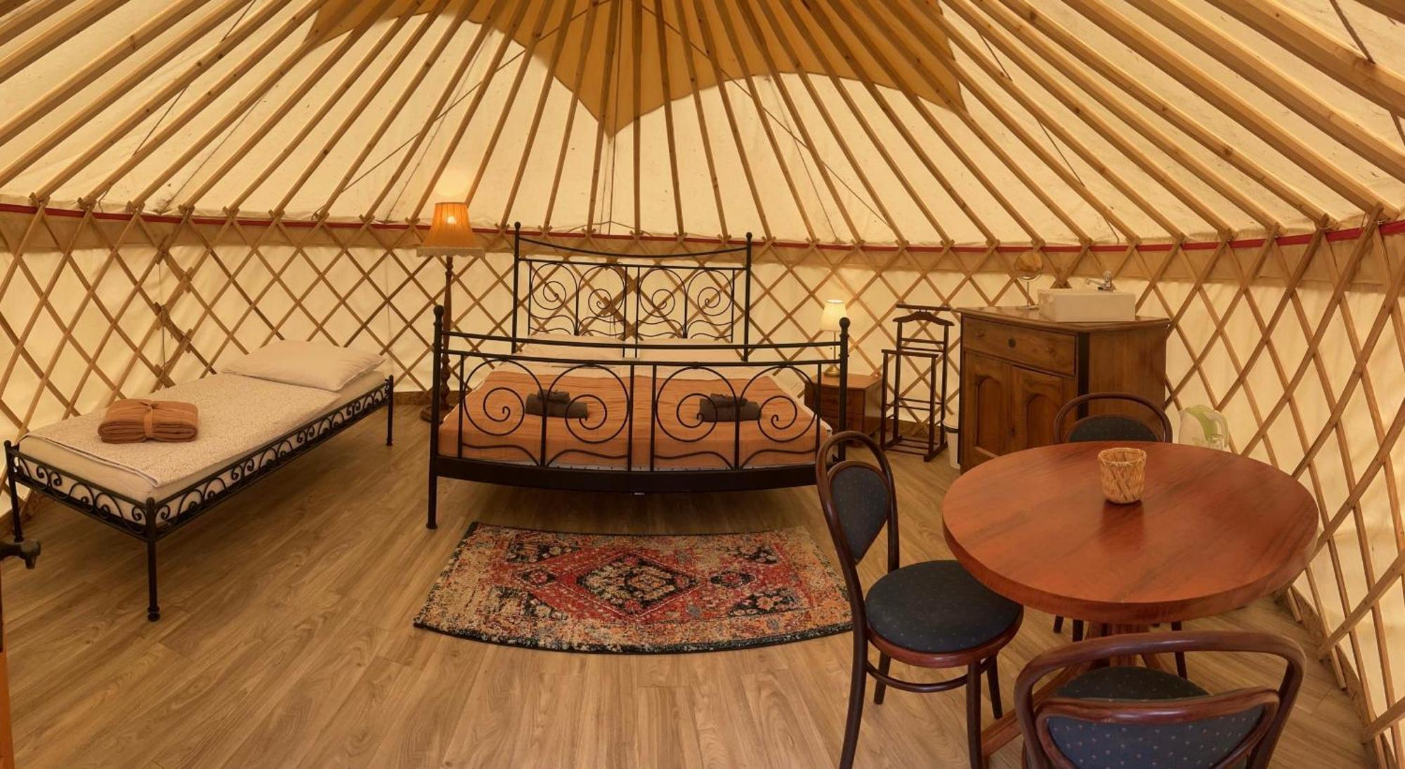 Oeko Kemping Es Glamping Tiszadada 外观 照片